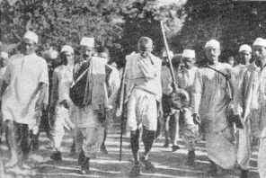 Gandhi and fellow satyagrahis on the march.